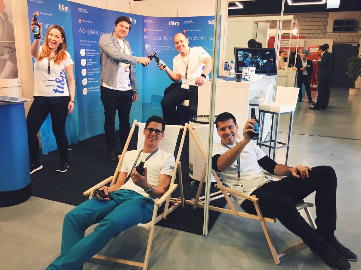 Wir sind an der #AbsolventenmesseBern. Kommt vorbei (Stand 13!) und stosst mit uns an. Cheers!