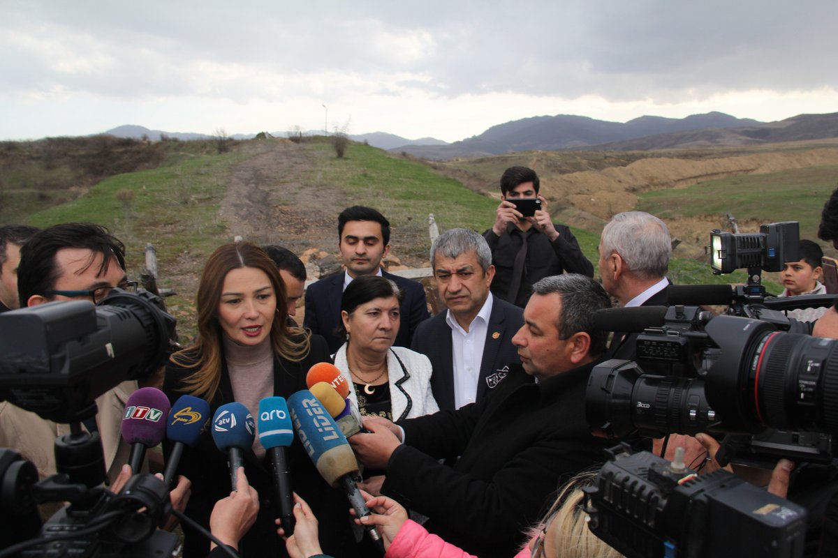 Millət vəkili Q.Paşayeva Tovuzda ön cəbhədə sakinlərimizlə görüşüb,jurnalistlərin suallarını cavablandırıb.#Azerbaycan #Tovuz