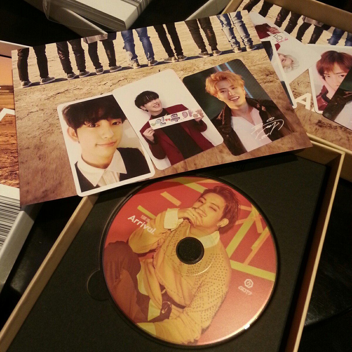 amerithighWANG's tweet photo. WHEN YOU THNK YOURE DONE BUYNG ALL THE PHYSICAL COPIES AND STREAM PASSES BUT JYPE HAS OTHER PLANS. #2NDPRINTING #neverever #got7 #ahgrabroke https://t.co/6PLmbh8mw5