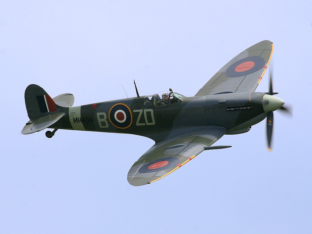 SpitfireInbound's tweet photo. The #Spitfire is a symbol of victory. This is why we love it and our #spitfireculture. #ThrowbackThursday Image courtesy of #DIMOC https://t.co/IBRZCH9mqJ