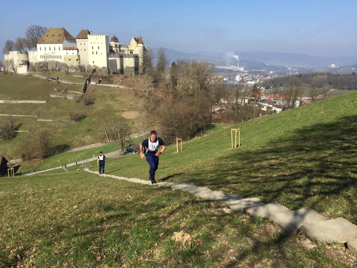 Kapo_Aargau's tweet image. #Durchhalteübung #Polizeischule Kantonspolizei Aargau: Übung "FINALE" gestartet. 13 Aspiranten-/innen auf dem Weg (Foto von 2016).