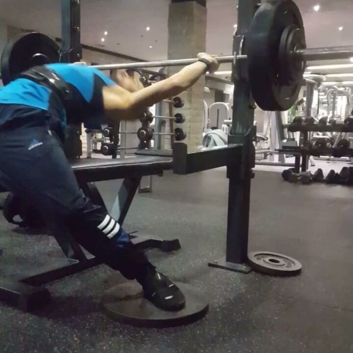 jabenitez88's tweet image. En 📽 #benchpress 1x85Kg pausadísimos, 2x80Kg #pullups 3x16Kg  y un poco de remo y #facepull 
#jabefitness #powerlif…