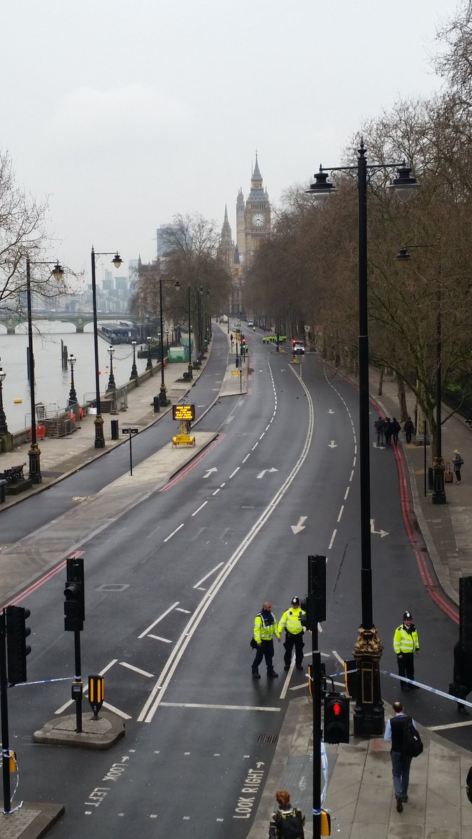DanThompson1986's tweet photo. When a terror attack happens on your doorstep it becomes very real #westminster #WestminsterAttack #PrayForLondon https://t.co/MWfFNFspcO