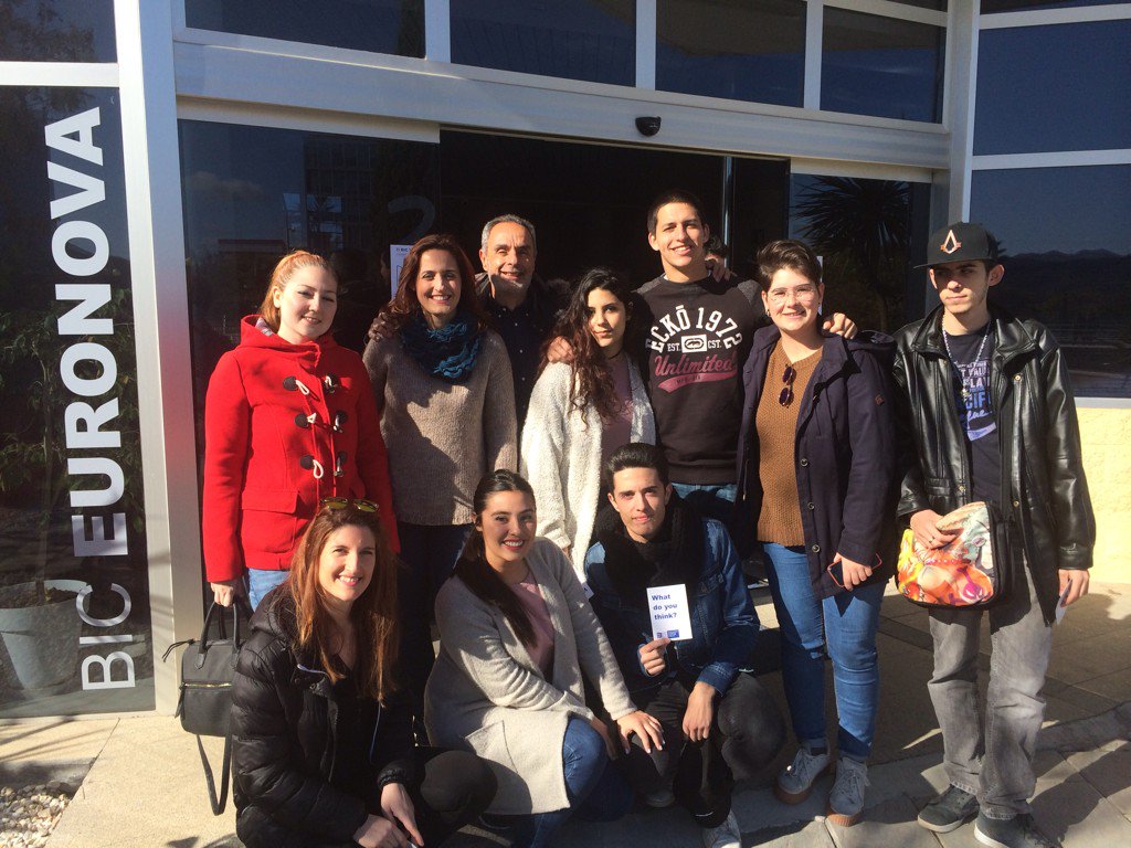 BicEuronova's tweet photo. ¡Bienvenidos! Estudiantes de Comercio Internacional del @iesromeroesteo nos visitan! #ELBICVEN #innovación #empresas https://t.co/Vh0vvZBStm