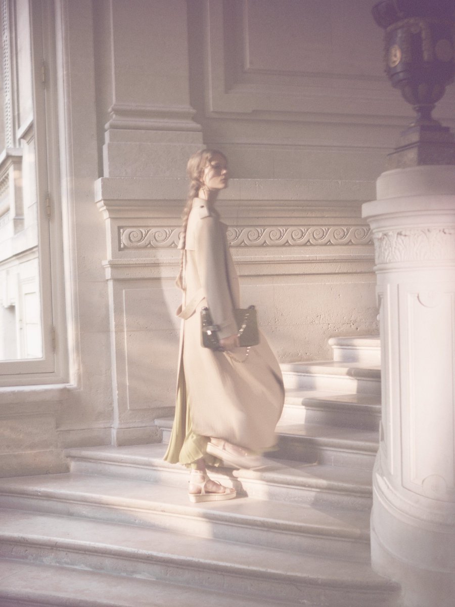 flynessapp's tweet image. #SpringSummer17 Collection by #PierpaoloPiccioli. Photographer: David Sims Location: Place Vendôme, Paris