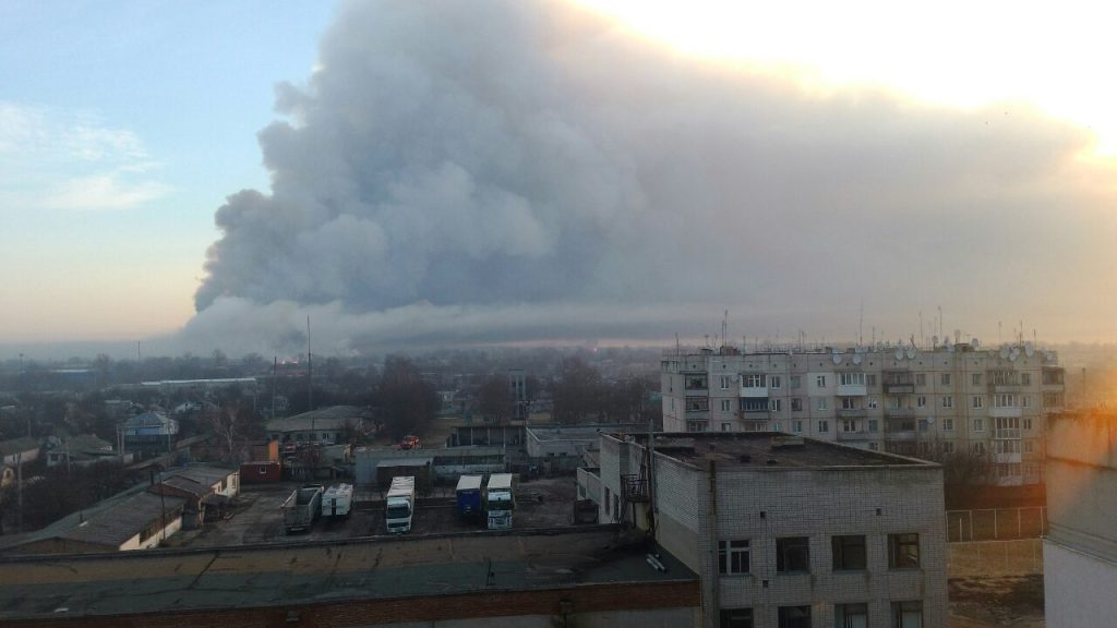 EuromaidanPress's tweet photo. Ammunition depot on fire, 20000 evacuated. 84 attacks, 1 KIA, 1 WIA #DonbasReports https://t.co/P0zI6hj9ru https://t.co/DZqHyyPkGB
