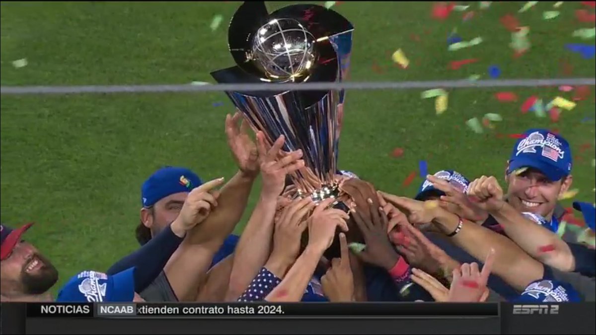 SpencerPylant's tweet photo. #TeamUSA 🇺🇸 finally wins the @WBCBaseball Championship! All is right in the 🌎 w/ @USABaseball on top! 🏆 #WBC2017 #USAvsPR #americaspastime https://t.co/50IZuvjQXx