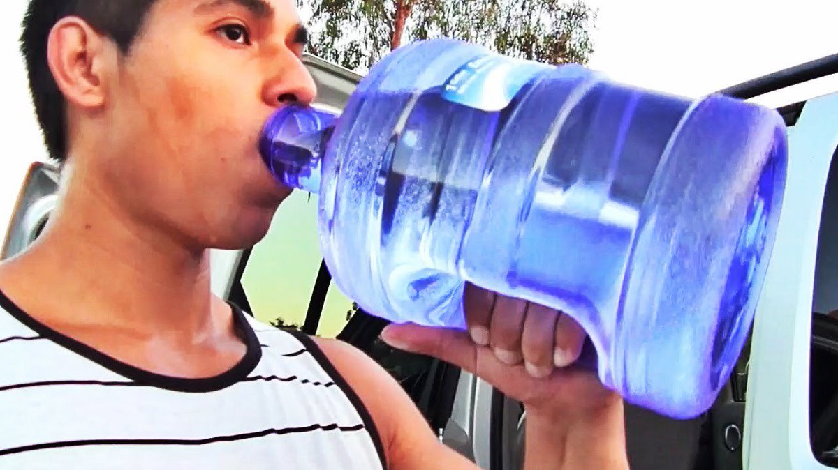 phantomboss's tweet photo. Saw a dude carrying around a huge water jug, drinking water like a man!  I'm all in! Keep your damn puny water bottles. #thirstyasHell #h2o https://t.co/i5ynZ3F0pu