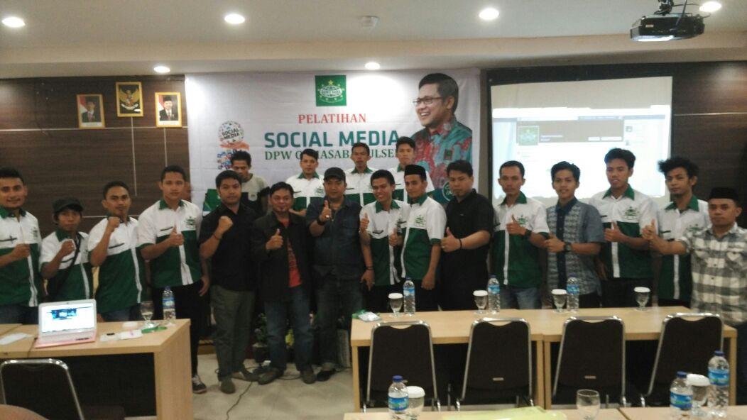 JumranMannawin4's tweet photo. Peserta utusan kab.pinrang berfoto bersama ketua Dpw PKB Sulsel.
#Rapatkan Barisan bersama PKB @cakiminpkb @azhar_arsyad @BeritaPKBSulsel https://t.co/UJBjvZp0Um