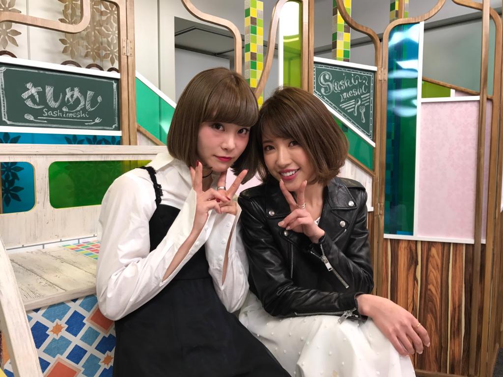 LINELIVE_JP's tweet photo. 🌸プレゼント🌸

「#さしめし 」に出演したくみっきー×SCANDAL RINAちゃんのサイン入りポラを1名様に🎉この投稿をRT&amp;フォローで応募完了👍当選者にDMします💌締切3/24
https://t.co/Guk1sTBMKi
#ラインライブ @informationkumi https://t.co/4iddOTxMQJ