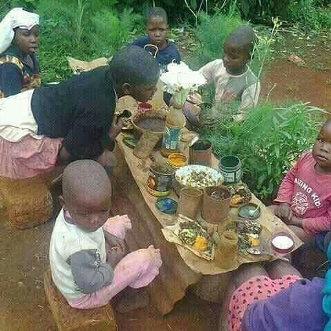 NDROVA's tweet image. Sathi "shwi" nomama (beautiful girl) izingane ziyadidisa sobuya later zingane ningazuli.(childhood memories)