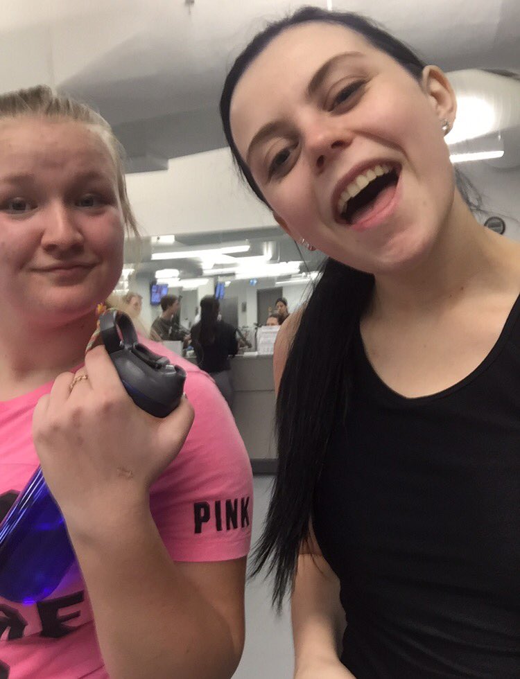RyeRye_Evans's tweet photo. When your girls @rachelannguy @maddyparker5 and @MikkiRox7277 constantly take pics on your phone ๐ #sigmamu https://t.co/rcAVsw7k0C