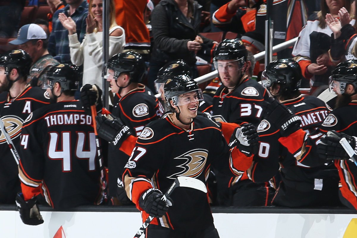 Four goals, two big points and plenty of #DucksSocial fun. Check out the highlights from last night's win! https://t.co/7R6FkGEGXS