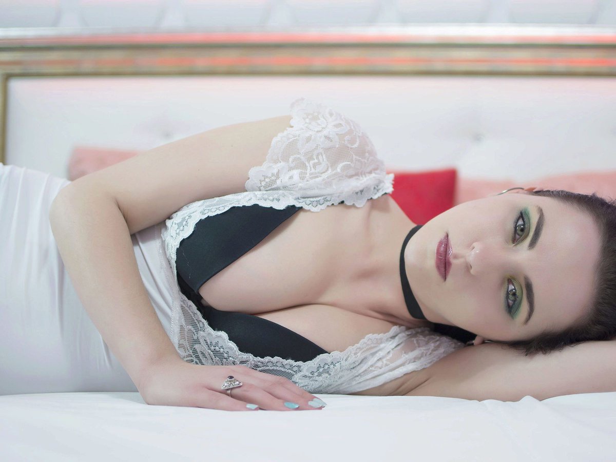 Have some #LateNight fun with sexy Ammy Darcy 💗 ON #CAM NOW @ eyecandycamslive.com/rooms/ammy-dar… #EyeCandy #CamGirls