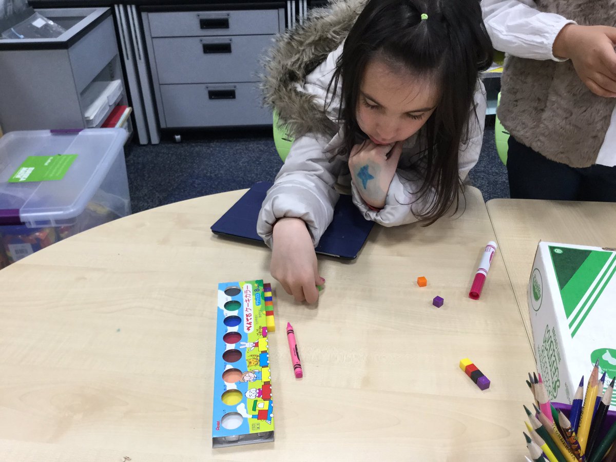 asij1BE's tweet photo. Machines that make crayons, Legos, and blocks have to be precise! We measured with centimeter cubes today to see just how precise we can be! https://t.co/afiG8myBRE