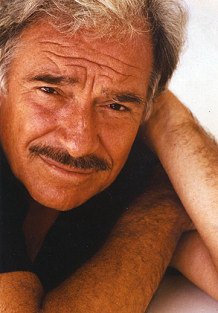 smartiamocremon's tweet photo. Il #23marzo 1922 nasceva Ugo Tognazzi. Grande attore di #cremona 
#ugotognazzi #accaddeoggi #smartiamocremona #cremonesi https://t.co/63oKljgQTm