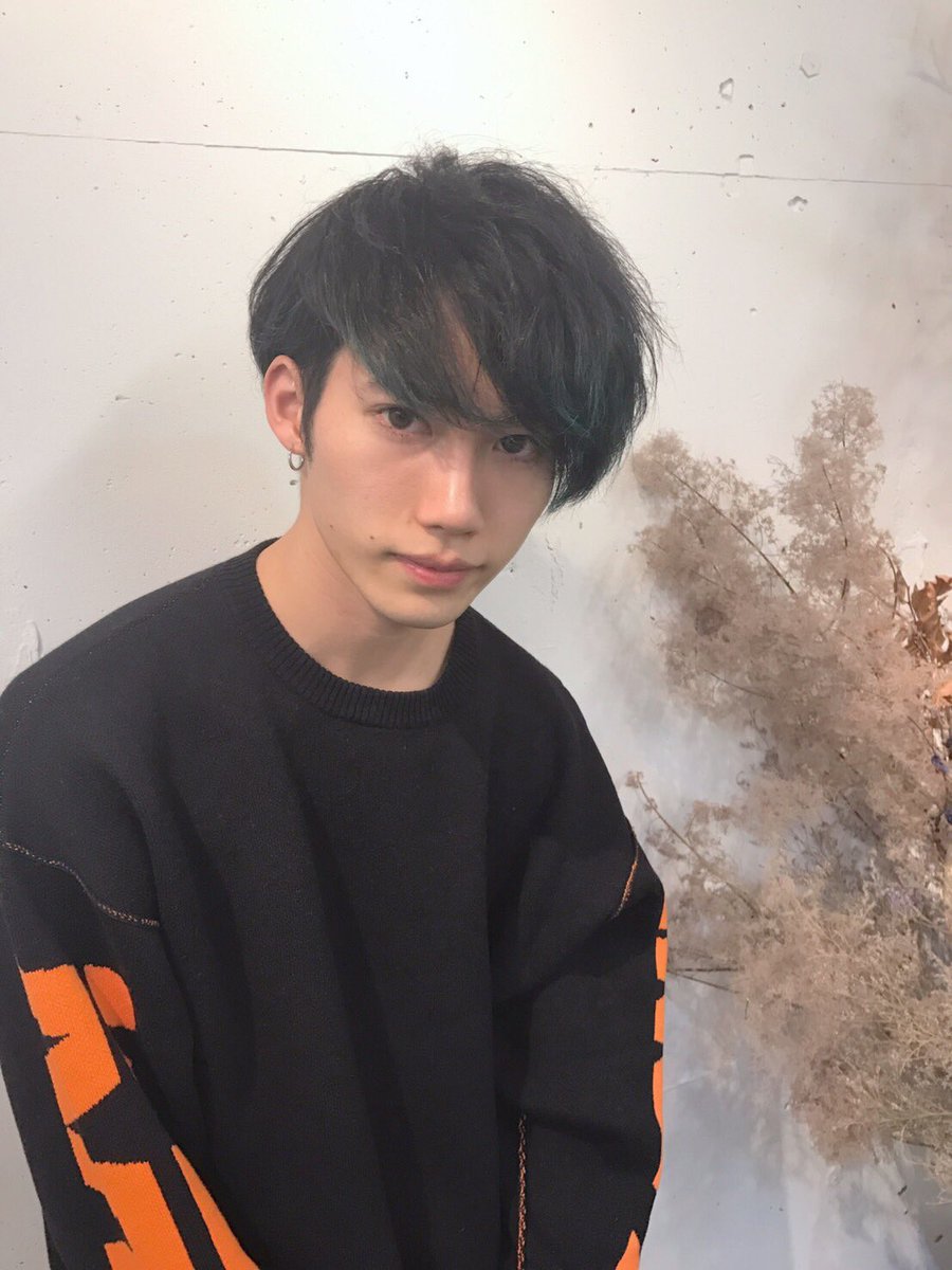 Shimura_Sadao's tweet photo. blocでmimaちゃんにポイントカラーしてもらった🐇🕊 #エクステ卒業しました https://t.co/Yj8mMDOeeV