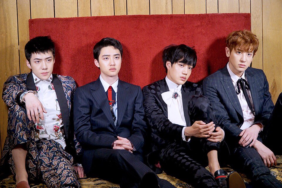 B506bhqx's tweet photo. เบื้องหลัง EXO ถ่ายนิตยสาร Vogue Korea ฉบับเดือนเมษายน ! ทำไมชานแบคดีงามงี้ แล้วดูกล้ามแขนของพี่ชานสิคะ 😭🔫 https://t.co/5tuR8EU94c