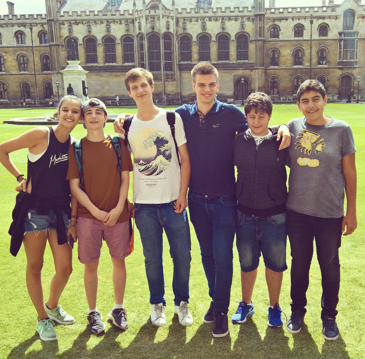 righe96's tweet photo. Il futuro si incontra ogni estate a Londra.
Serbian, Italians and Turkishs are TOGETHER.
#bedifferentbeunique https://t.co/Gf03jYP88y