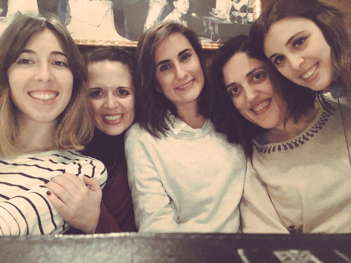 ¡#BuenosDías! Anoche con compañeras de #SocialMedia y #salud y amigas <a href="/Luciasl90/">Lucía S.</a> <a href="/Carmen_duro/">Carmen Duro</a> <a href="/beagonzalezalo/">Beatriz González</a> <a href="/Sandragasparh/">Sandra Gaspar</a> #TeamSpirit