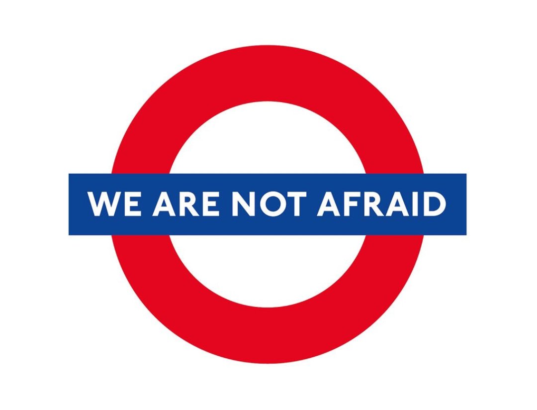 ozzywon's tweet photo. #Wearenotaffraid #LondonIsOpen #DefeatTerrorTogether #talktoyourneighbour #bekind #policeareheroes #RandomActsOfKindness
#Westminster https://t.co/xCC51BqmeP