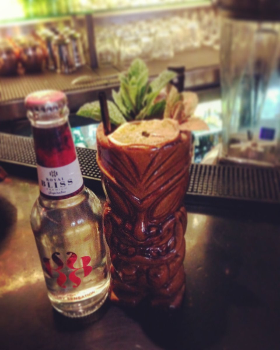 kikebayano's tweet photo. #RoyalBliss #BerrySensations #TikiStyle #OnTheRocksEvents https://t.co/hLibUYpR7x