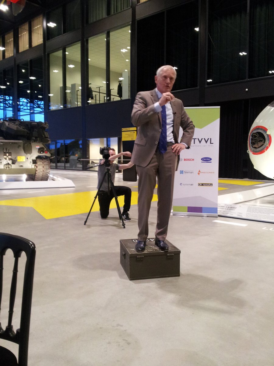 Installatienet's tweet photo. #TVVL Flashback Event. Oud-Commandant Van Uhm over strategie, keuzes maken en samenwerken. Installatiebranche heeft nog lange weg te gaan. https://t.co/9InbAgz1fx