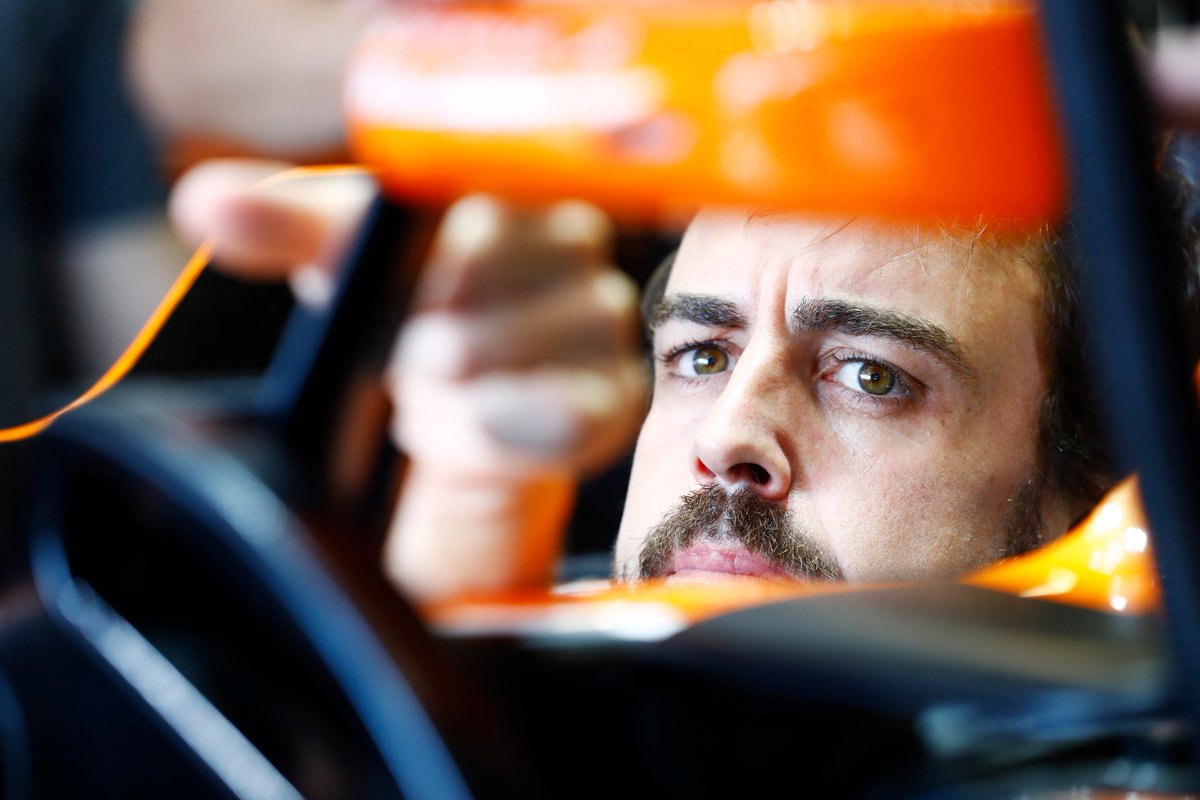 Mirror checks and seat tweaks. Fernando makes a few final adjustments adjustments to his #MCL32 ahead of the weekend. #AusGP