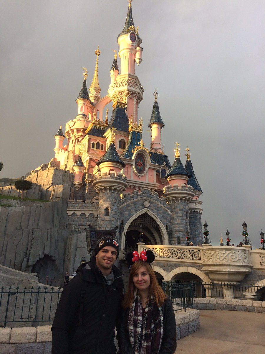 Luc_MDC's tweet photo. De retour dans 2mois et 1jour 😁🐭🏰 #throwbackdisney https://t.co/zf93hGvWpe