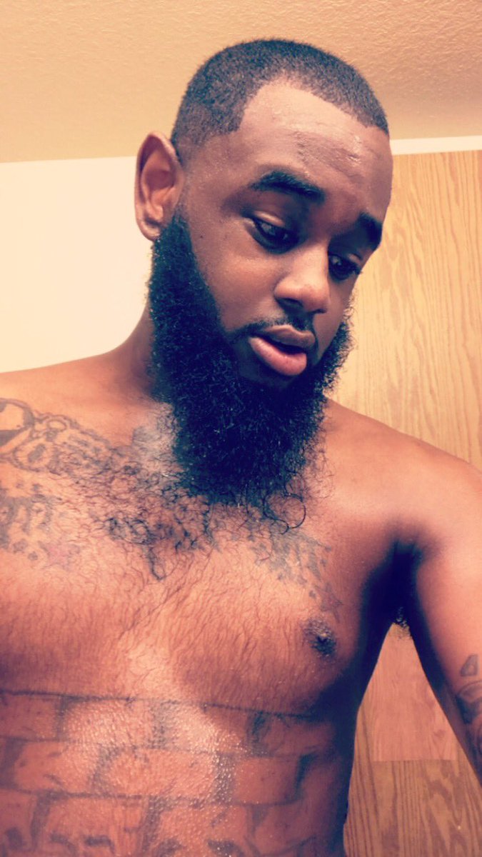 Suave_visuals's tweet photo. #Beardedguytwitter 😅😎🎅🏾 https://t.co/v557qeXmgn