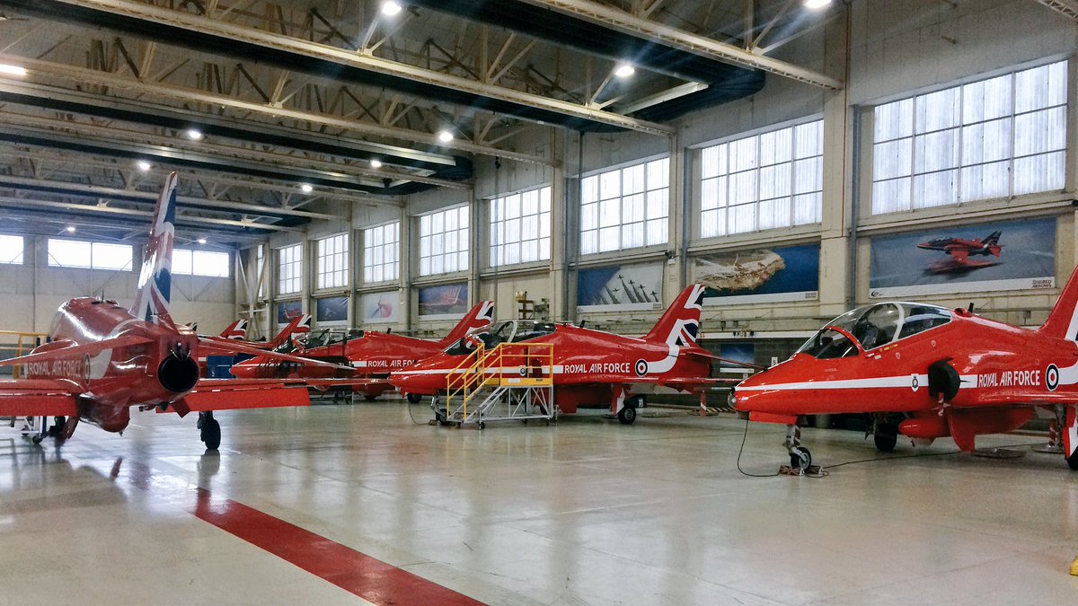 MarcusRamsden_'s tweet photo. Always great to see @rafredarrows! Back at RAF Scampton for @RollsRoyce engine training. Rolls-Royce Adour engine powers the Hawk aircraft 🔧 https://t.co/w0dTV2dcdR