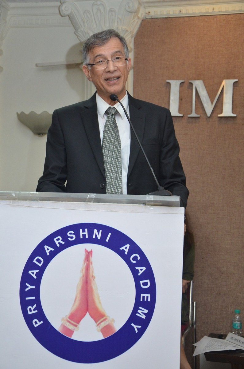 parvchichu's tweet image. #Priyadarshini @iam_juhi at literary awards &amp;amp; educational scholarship

read more at parvmablog.com/priyadarshini-…