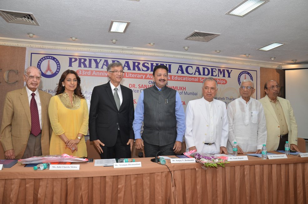 parvchichu's tweet image. #Priyadarshini @iam_juhi at literary awards &amp;amp; educational scholarship

read more at parvmablog.com/priyadarshini-…