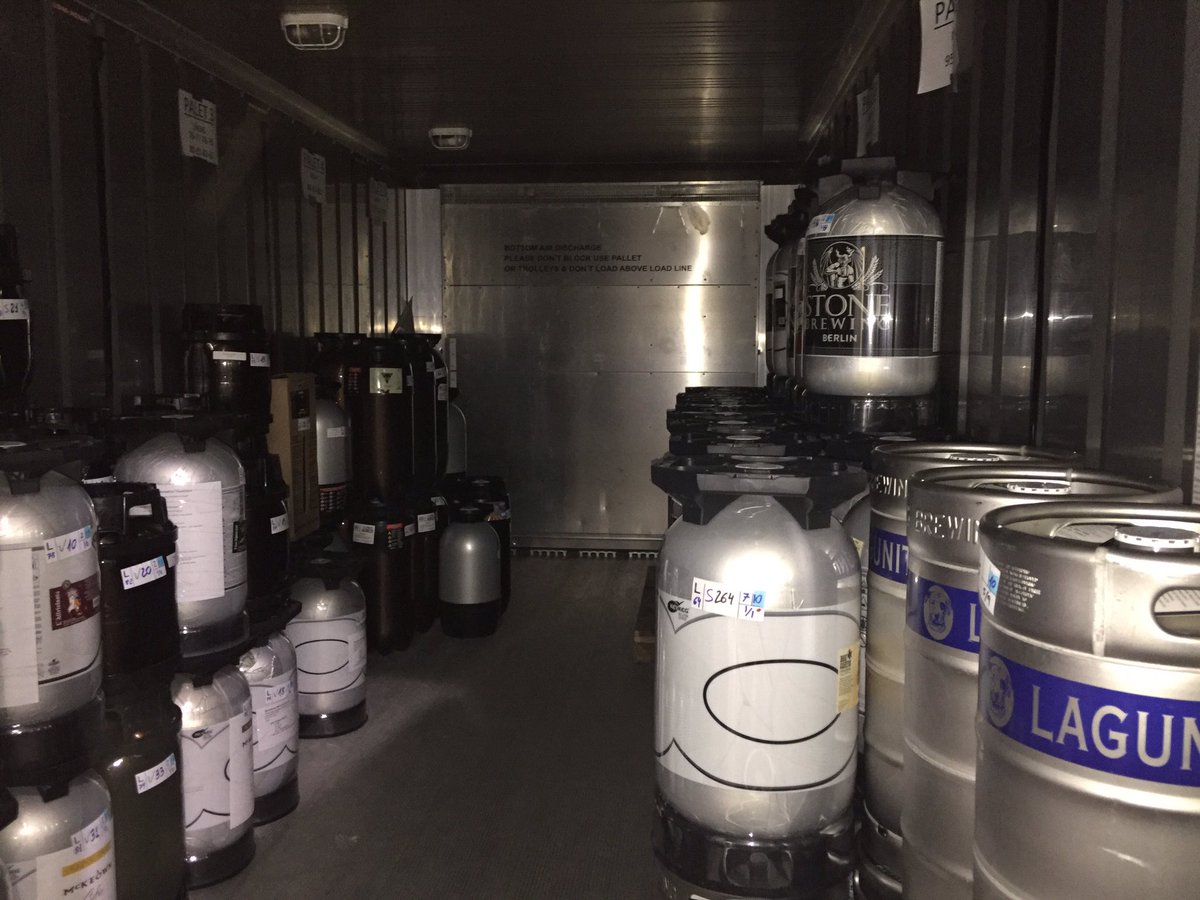 Arrancado último día de montaje. 
Neveras llenas, glándulas salivando y el hype aumentado. 

GANAS DE #BBF17 <3