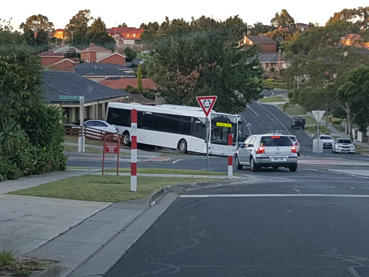 Bus crashed into house #endeavorhills #Melbourne