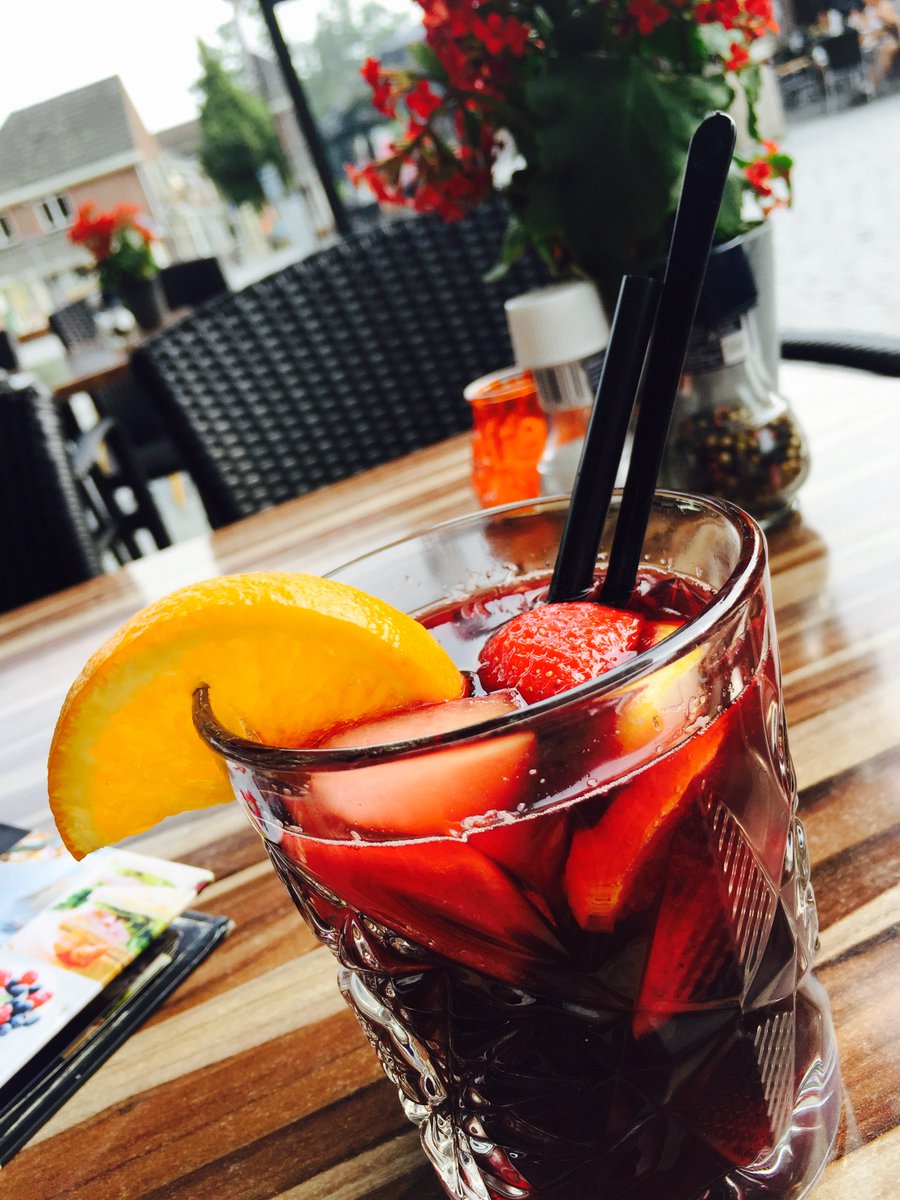 Lente is in opkomst! #tijd #voor #sangria!! #fruit #lente #zon #terras