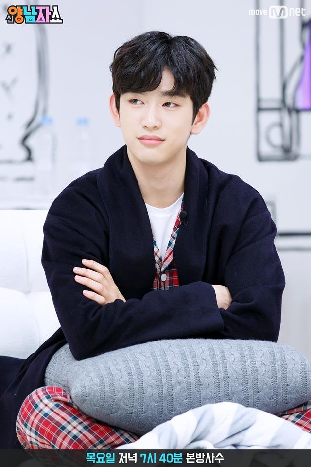 yehjinkim's tweet photo. RT GOT7Snaps: [GOT7 WEIBO(6P)] GOT7Official: #GOT7# 睡衣都换好了，那我们今晚……[doge]#死守本放吧！##高赛文的睡衣... 6/6P … https://t.co/La2j1kmxRu