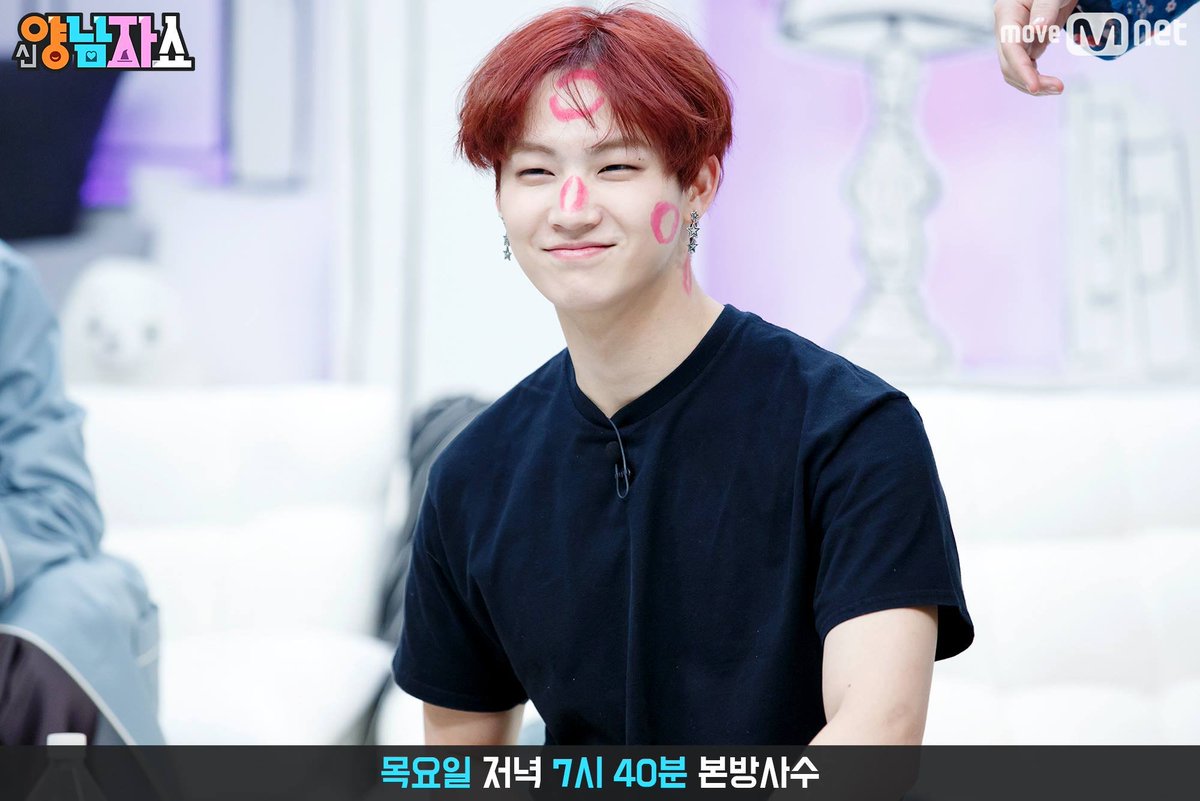 yehjinkim's tweet photo. RT GOT7Snaps: [GOT7 WEIBO(6P)] GOT7Official: #GOT7# 睡衣都换好了，那我们今晚……[doge]#死守本放吧！##高赛文的睡衣... 6/6P … https://t.co/La2j1kmxRu