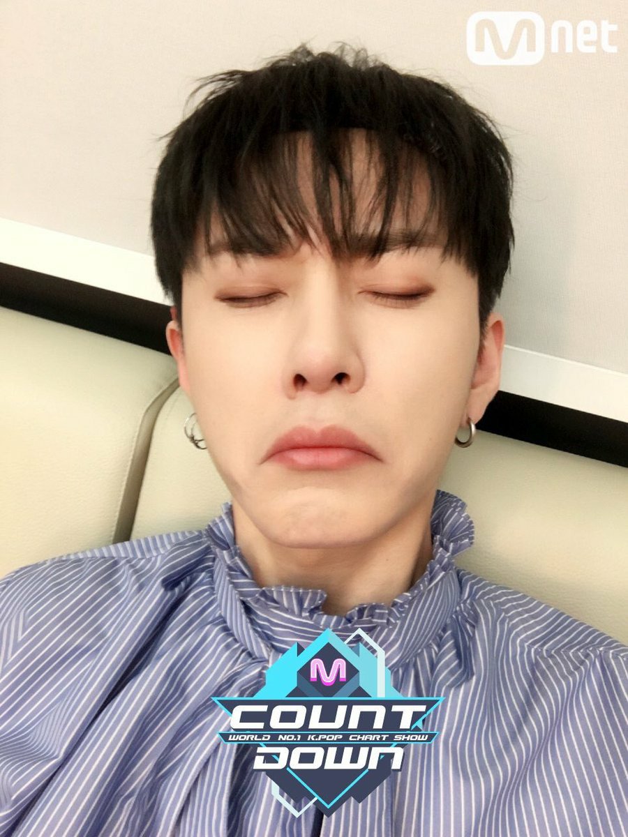 kor_celebrities's tweet photo. BEAST 出身 HIGHLIGHT、出演準備中。本日のM COUNTDOWN。 「Highlight」のまとめLIVE： https://t.co/hPWwEq3or7 https://t.co/fEG9kPPf7H