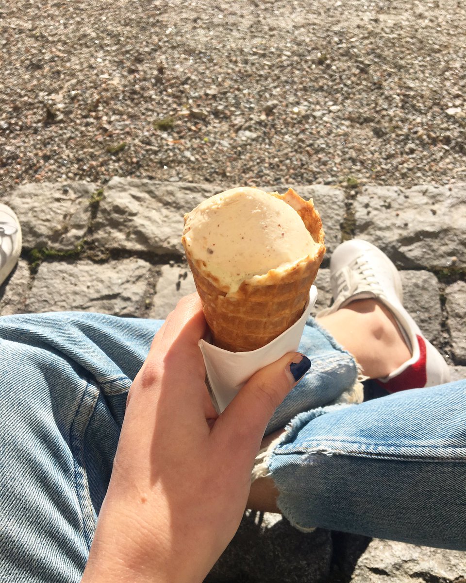 sparkompis's tweet image. Dagens bästa #sparhack? Två små kulor för samma pris som en stor på @TavernaBrillo 😋😋😋 #dreamsapp #sparadkrona