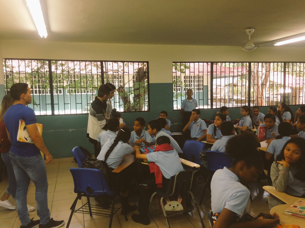 tareatuitera's tweet image. El grupo D03 compartió hoy con estudiantes del #InstitutoAmérica temas sobre #CyberBullying y #sexting, entre otros. 📲🔍 #Digital #PerDig