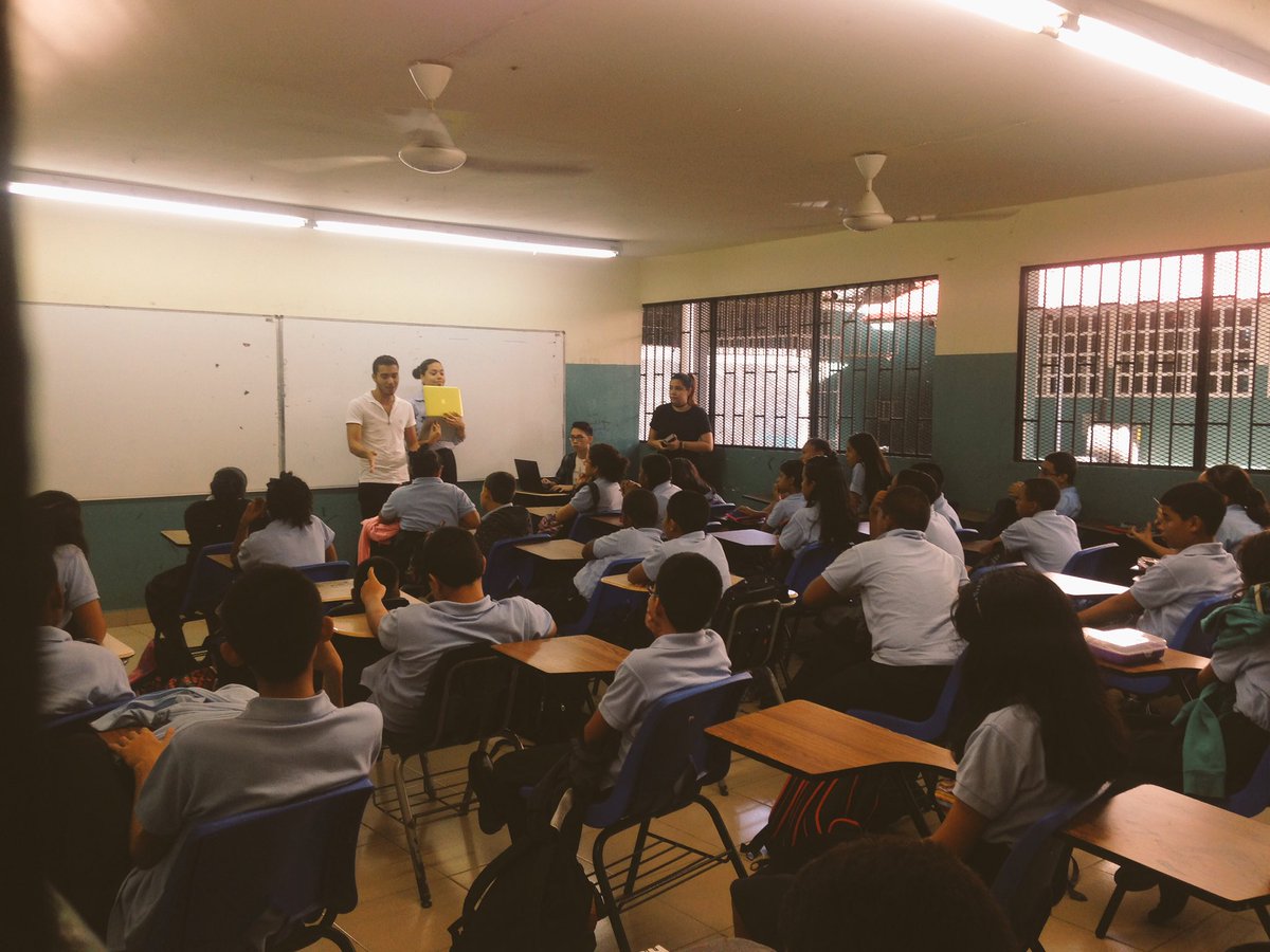 tareatuitera's tweet image. El grupo D03 compartió hoy con estudiantes del #InstitutoAmérica temas sobre #CyberBullying y #sexting, entre otros. 📲🔍 #Digital #PerDig