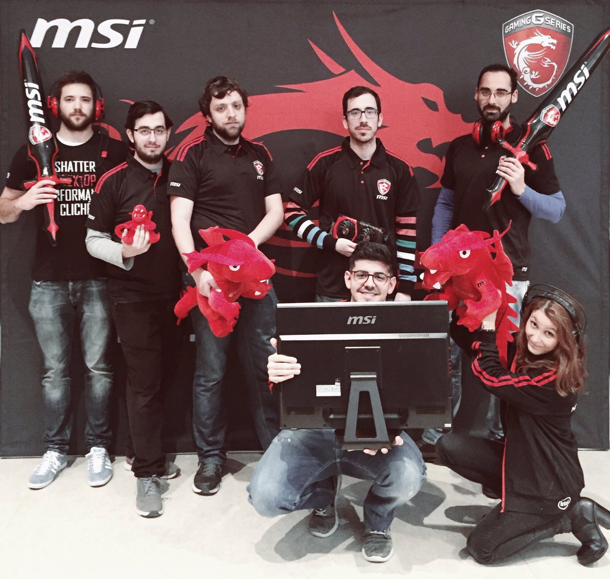 MSI_ES's tweet photo. RT + sube tu foto como nosotros con el photocall MSI expuesto en las jornadas @EINAunizar usando #msieneinaunizar y gana tu pack gaming! https://t.co/OiQVVioHGN