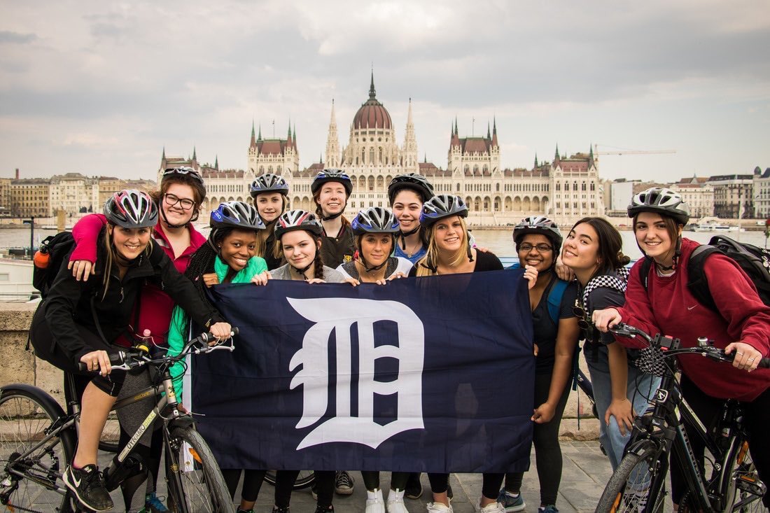 SacredHeartMI's tweet photo. .@freep Check out these Upper School students from @SacredHeartMI representing #Detroit while in Budapest! #TravelWithTheD https://t.co/EOWfUGGJBe