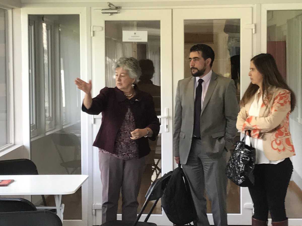 UdeAysen's tweet photo. #Ahora Director Liceo Josefina Aguirre #Coyhaique visita #UAysén y se reúne con Rectora Marshall para coordinar acciones en conjunto https://t.co/FQ2npUWb7a