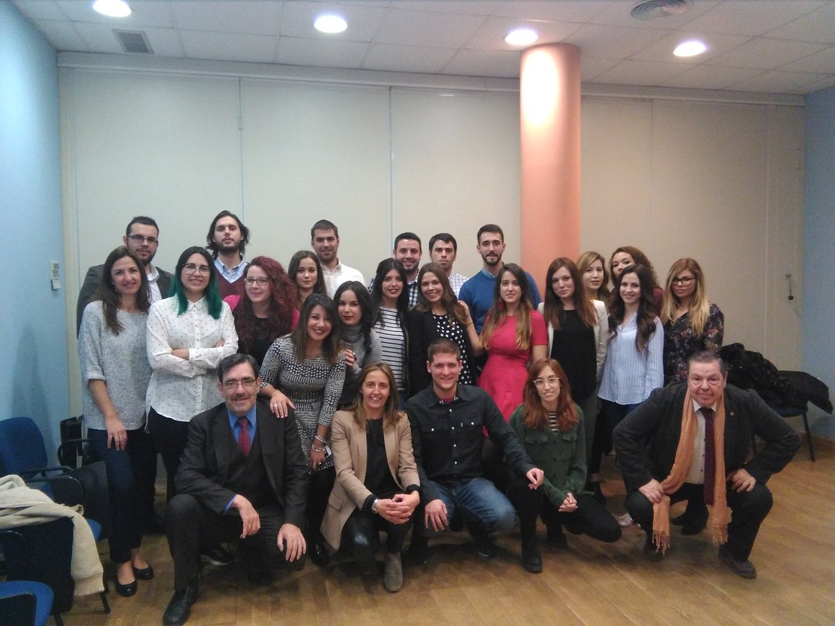 infoCOLPOLSOC's tweet photo. Queda clausurado el curso.Los alumnos del #mastercolpolsoc con los profesores y  Lorenzo Navarrete. https://t.co/xl8MzavpwD