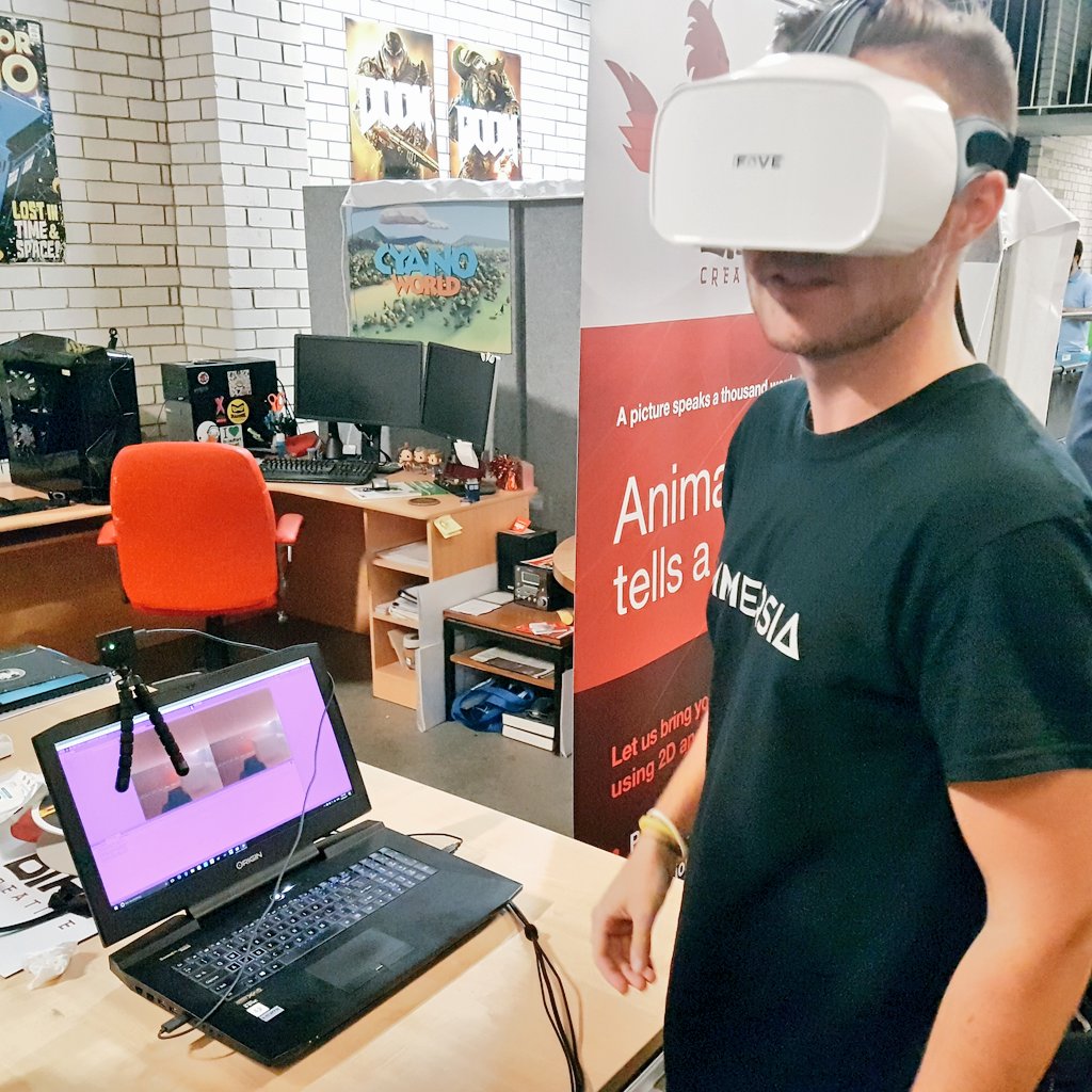 Founder @immersiadam trying out eye-tracking on the <a href="/FOVEinc/">FOVE</a> #VR headset at Perth VR meetup