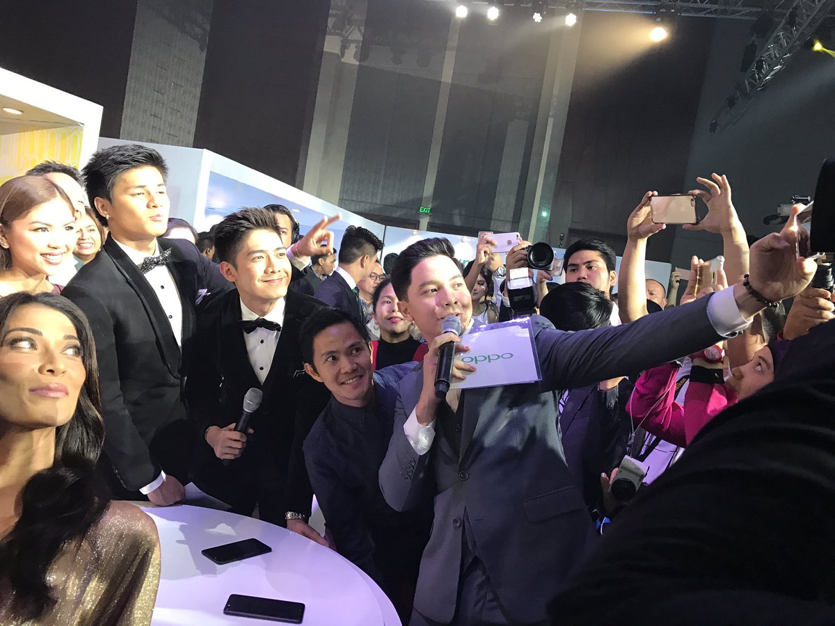 aldenmoment's tweet photo. Alden together with fellow endorsers enjoy the #OppoF3Plus selfie using the new F3 Plus!

© ManilaBullutinNews 
#DTBYPagkakautang https://t.co/2j7ZduD6gr