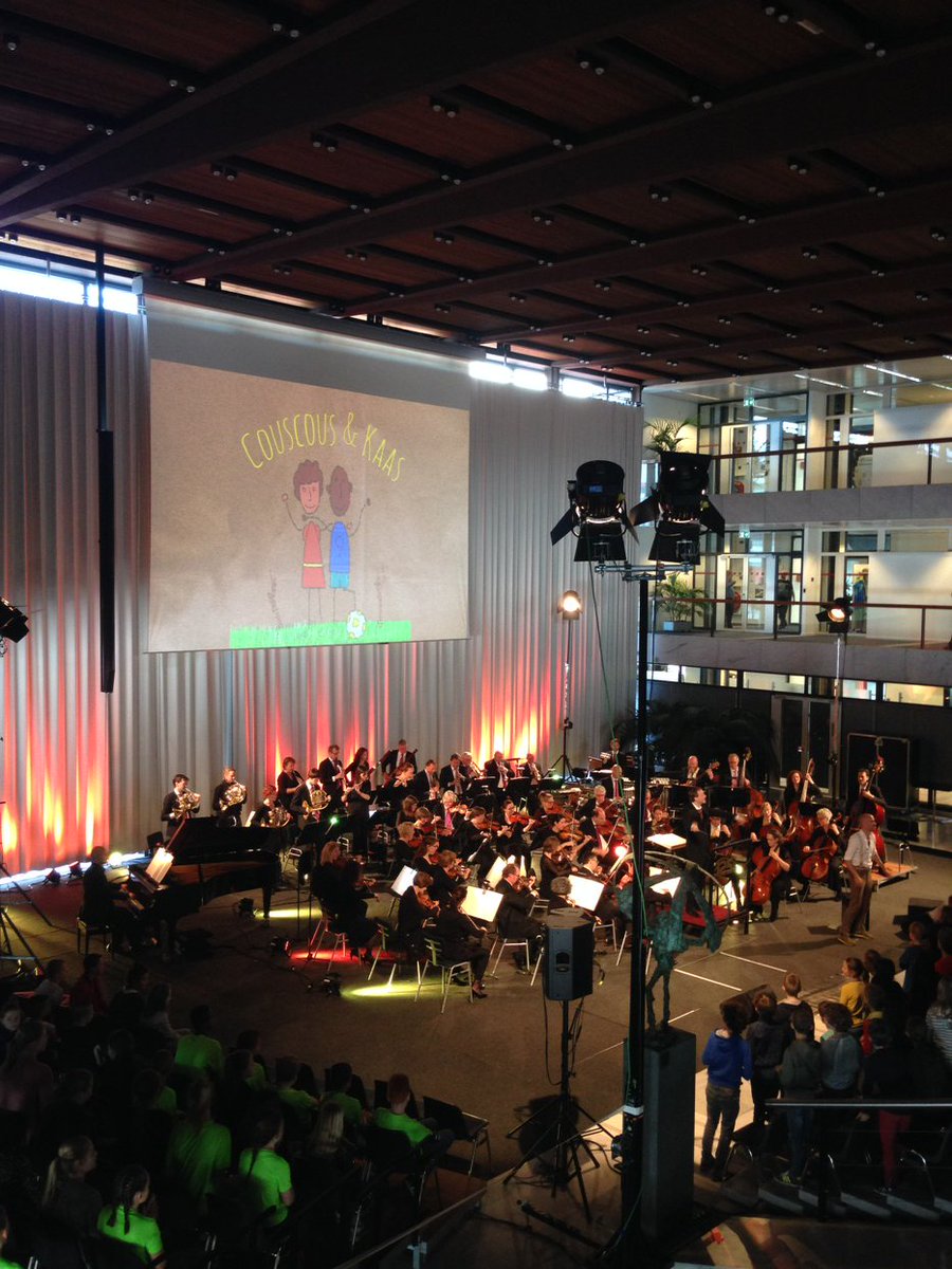 EdithSWB's tweet image. Alle groepen 8 van de gemeente Brummen maakten vandaag muziek en regen ;-) met Het Gelders Orkest!!