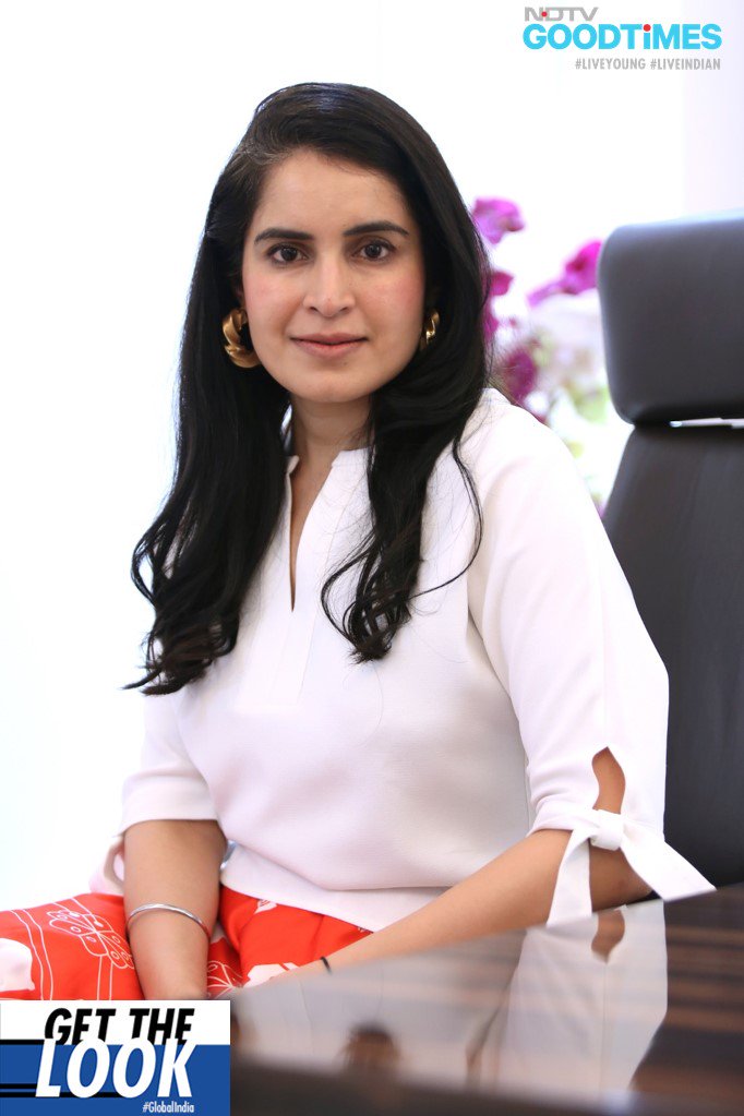 Tune into #GetTheLook tonight at 8PM for #allthings style with <a href="/anandambika/">Ambika Anand</a> and beauty host Dr. Kiran Lohia of @lumieredermat !
#GlobalIndia